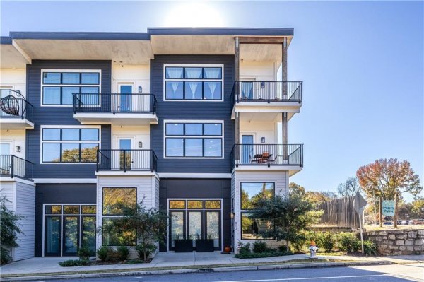 812 W College Ave Decatur, GA 30030