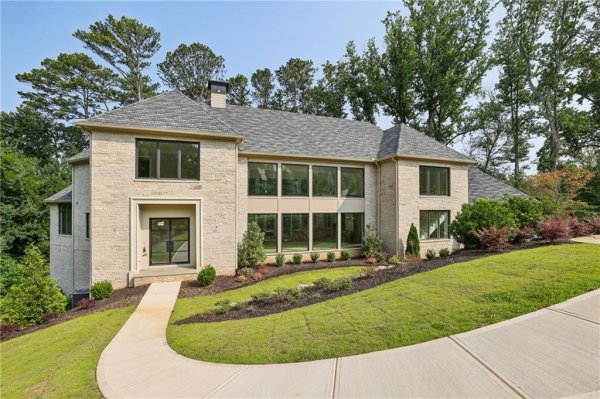 825 Kenry Ct Atlanta, GA 30342