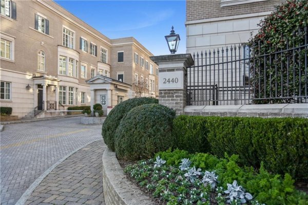 2440 Peachtree Rd #6 Atlanta, GA 30305