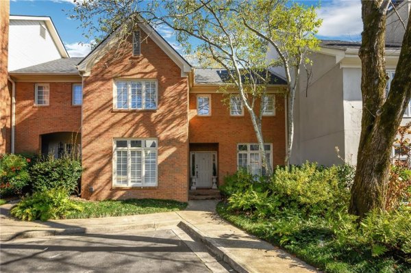 52 Paces West Dr Atlanta, GA 30327