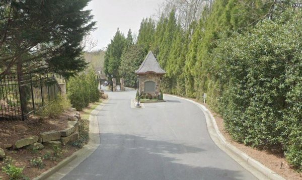 9675 Almaviva Dr Alpharetta, GA 30022 9675 Almaviva Dr Alpharetta, GA 30022